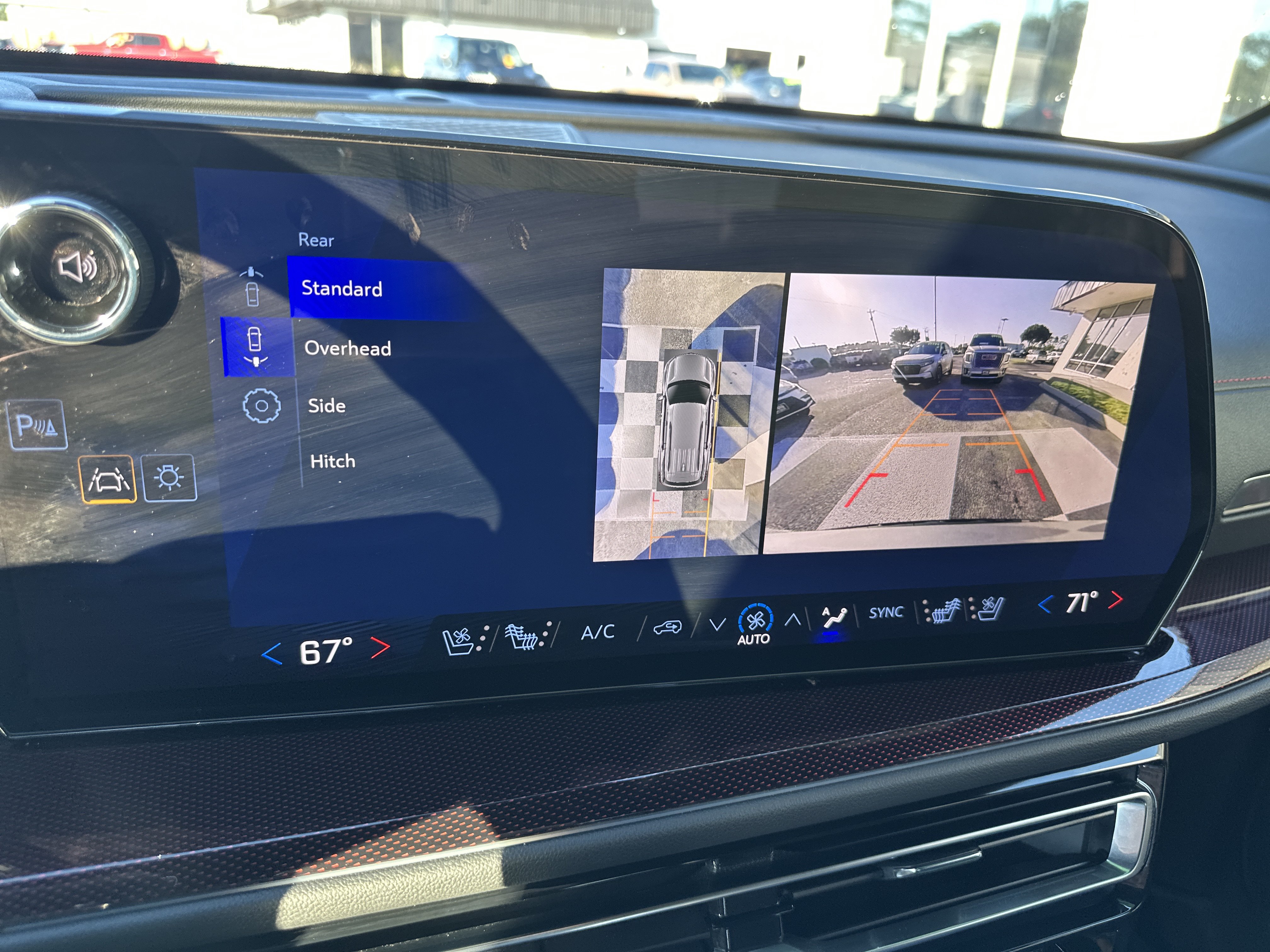 Used 2025 Chevrolet Traverse RS FWD image 18