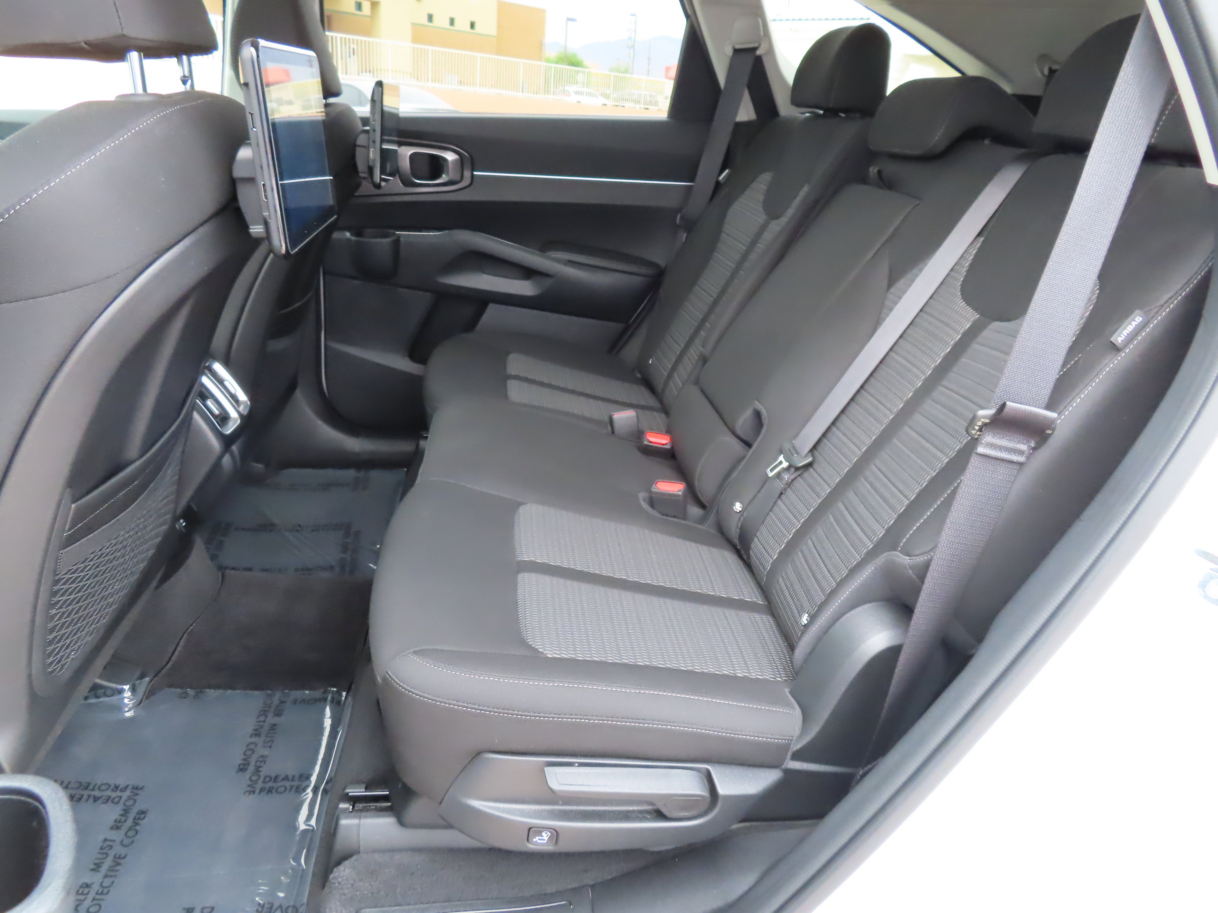 Used 2025 Kia Sorento LX image 13