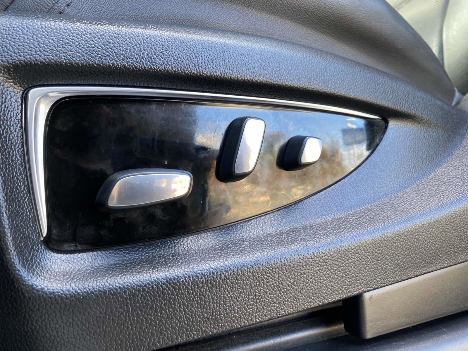 Used 2019 Cadillac Escalade Luxury image 16