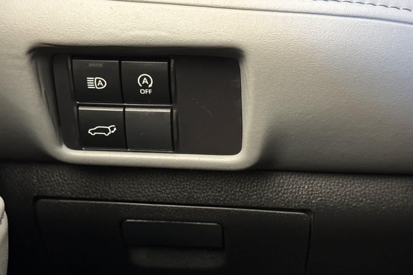 Used 2023 Toyota Highlander LE FWD image 31