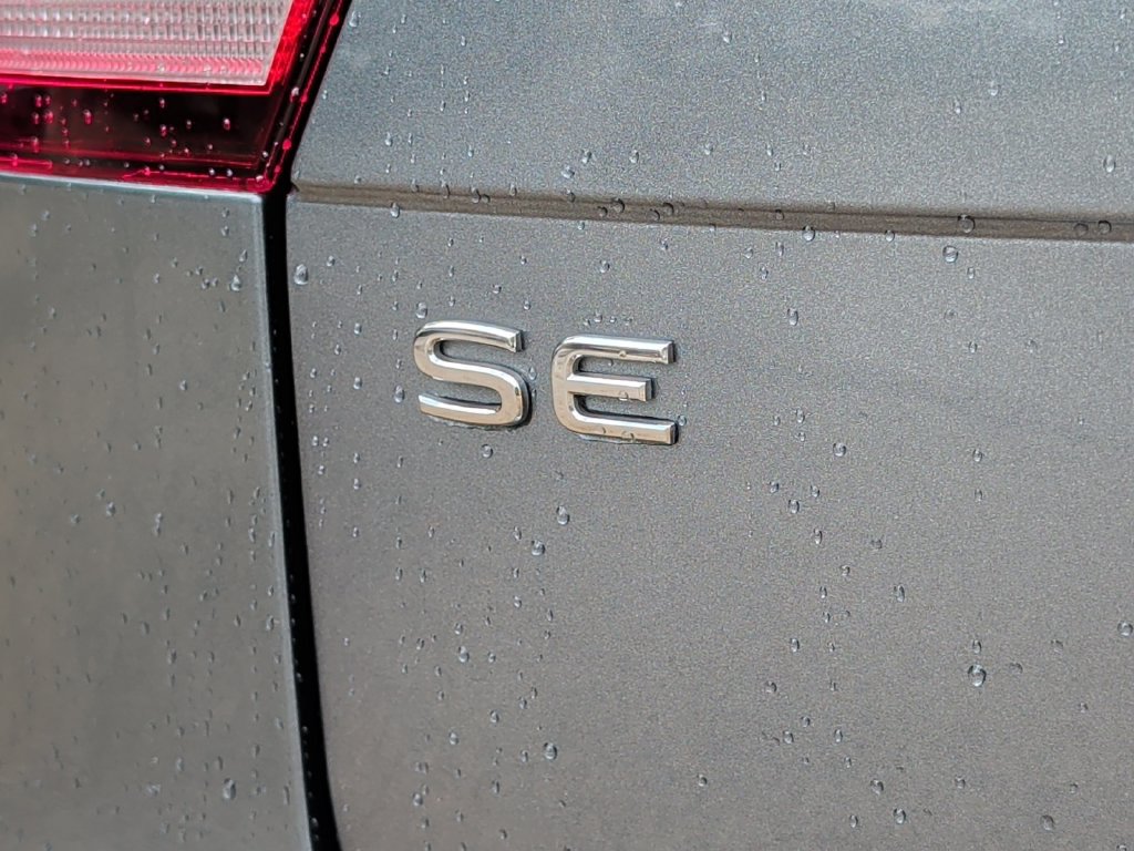 Used 2024 Volkswagen Tiguan SE AWD/4WD image 44