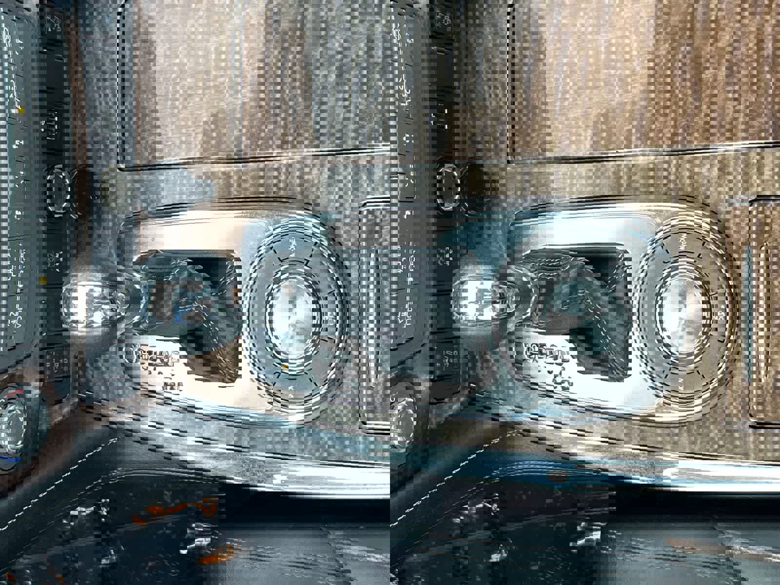 Used 2019 Nissan Armada SL w/ Premium Package image 17