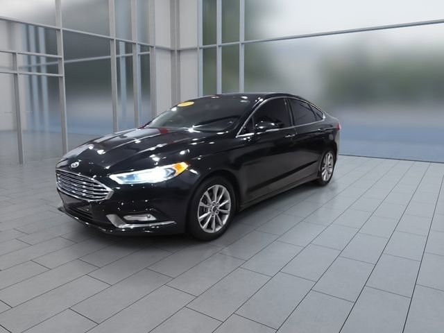 Used 2017 Ford Fusion SE w/ Fusion SE Technology Package FWD image 4