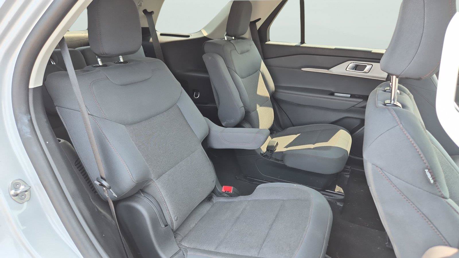 Used 2025 Ford Explorer Active AWD/4WD image 15