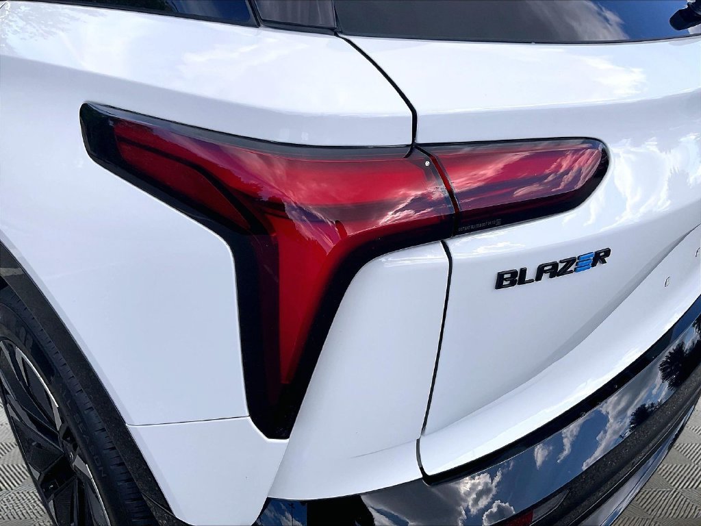Used 2024 Chevrolet Blazer EV RS AWD/4WD image 32
