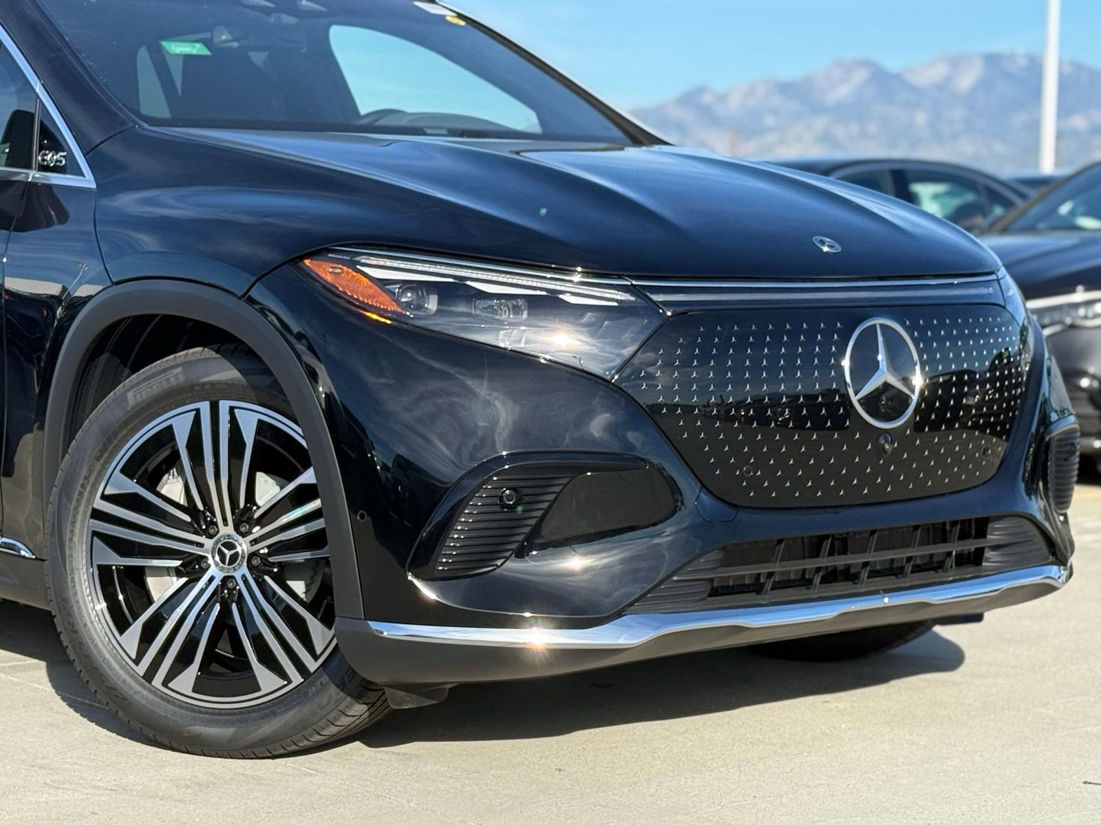 New 2026 Mercedes-Benz EQS 400 4MATIC SUV image 3