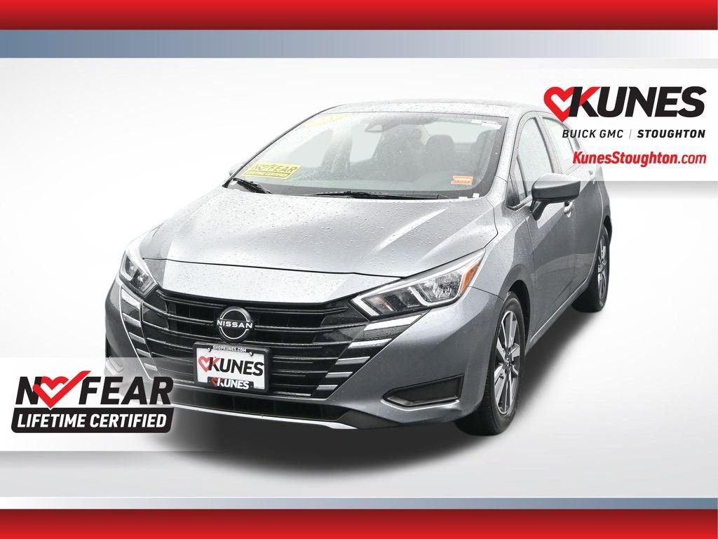 Used 2023 Nissan Versa SV image 4