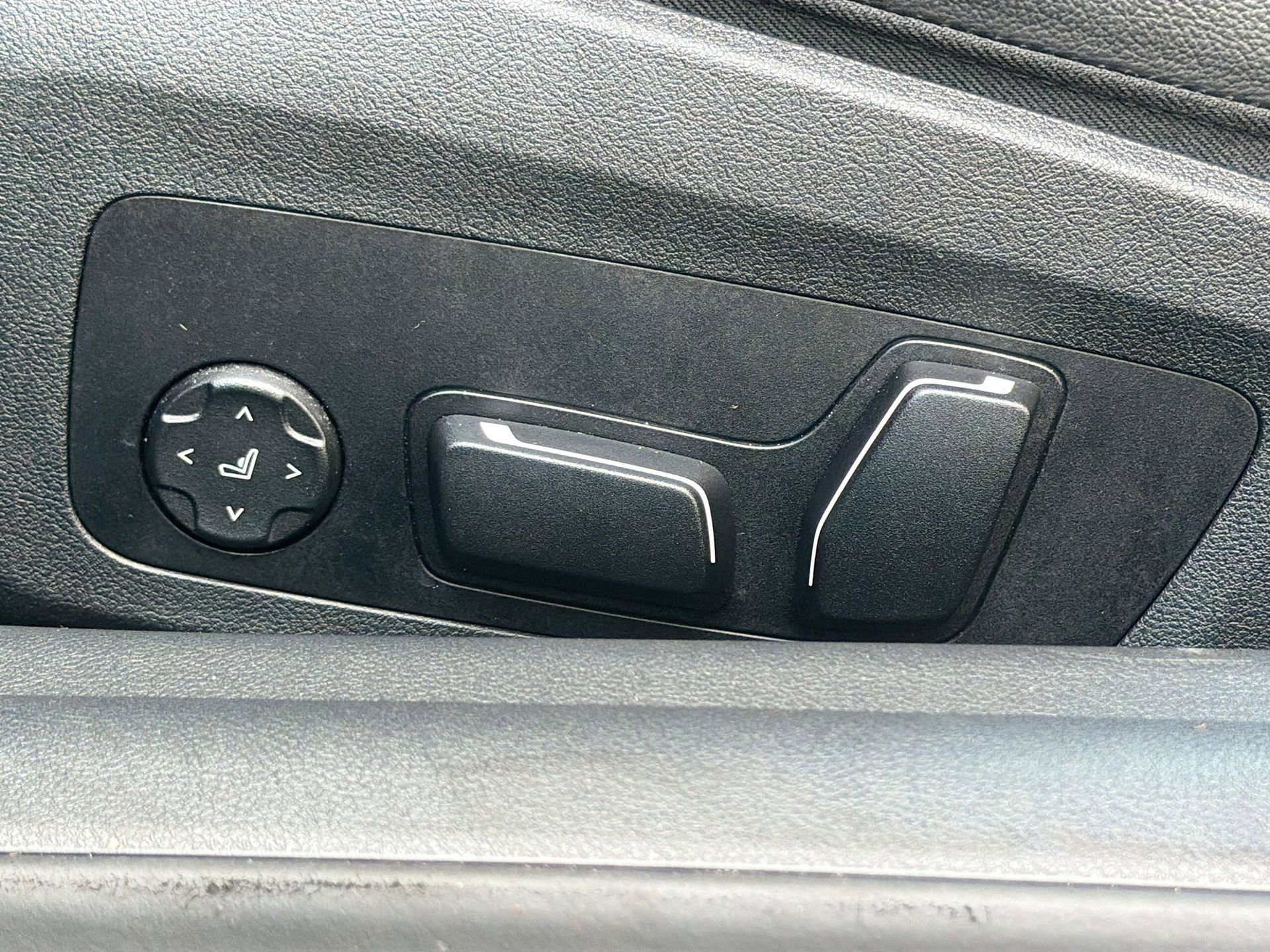 Certified 2025 BMW 430i Convertible image 25