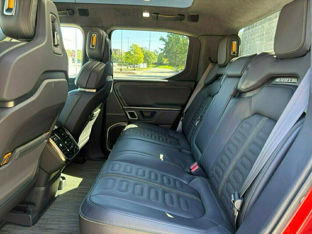 Used 2022 Rivian R1T Launch Edition image 15