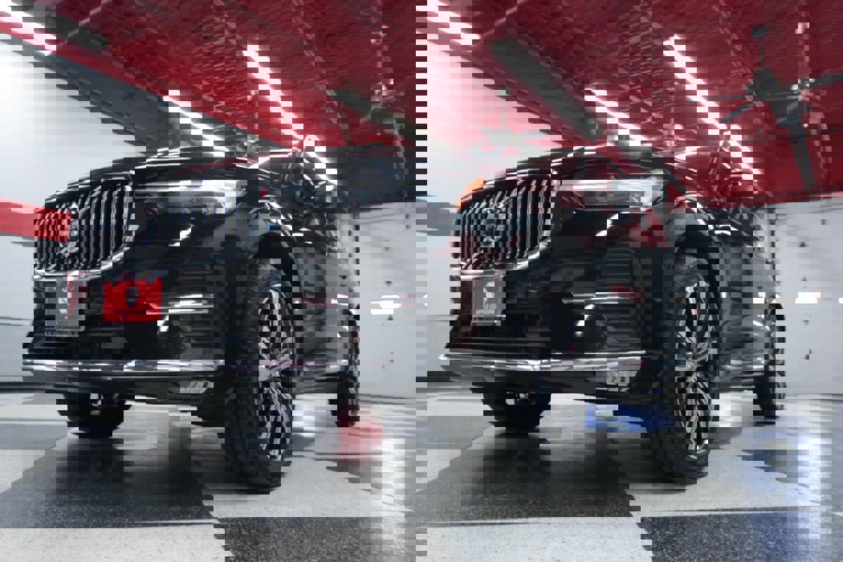 Used 2023 Volvo XC60 B5 Plus image 36