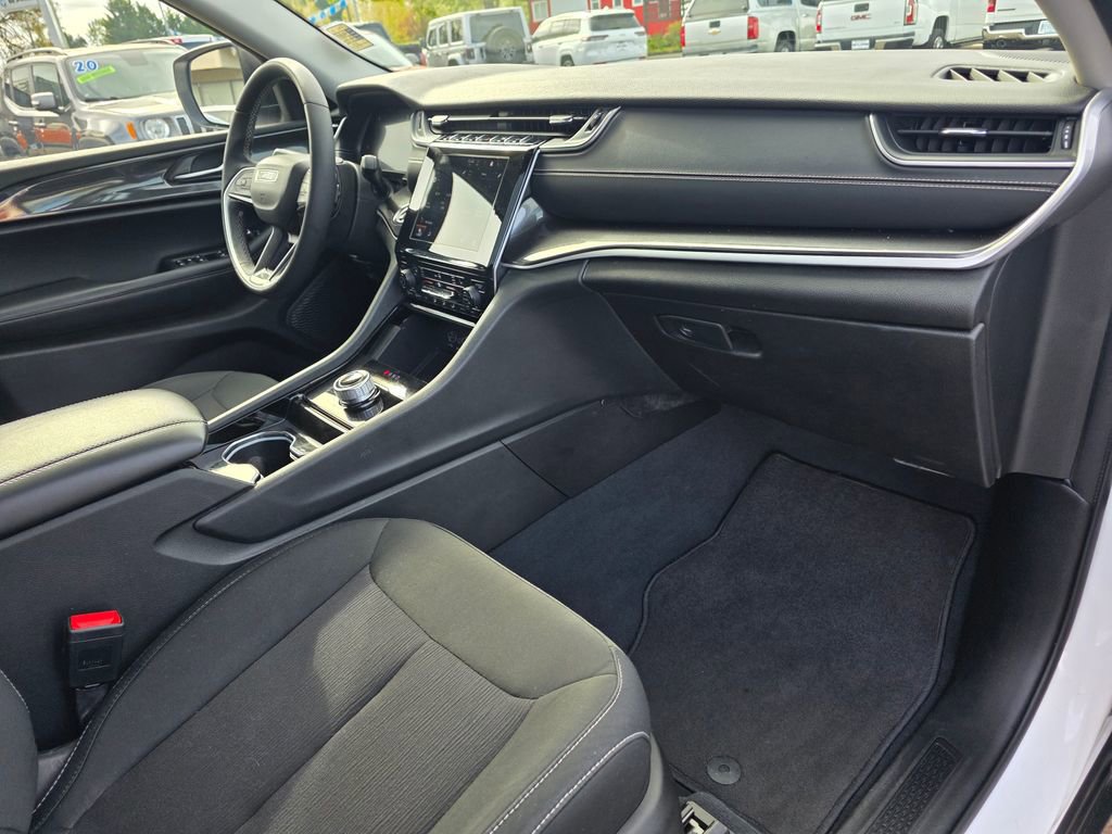 Used 2023 Jeep Grand Cherokee Laredo w/ Luxury Tech Group I image 27