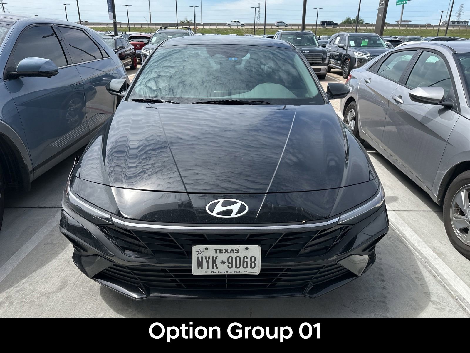 Used 2025 Hyundai Elantra SE FWD image 3