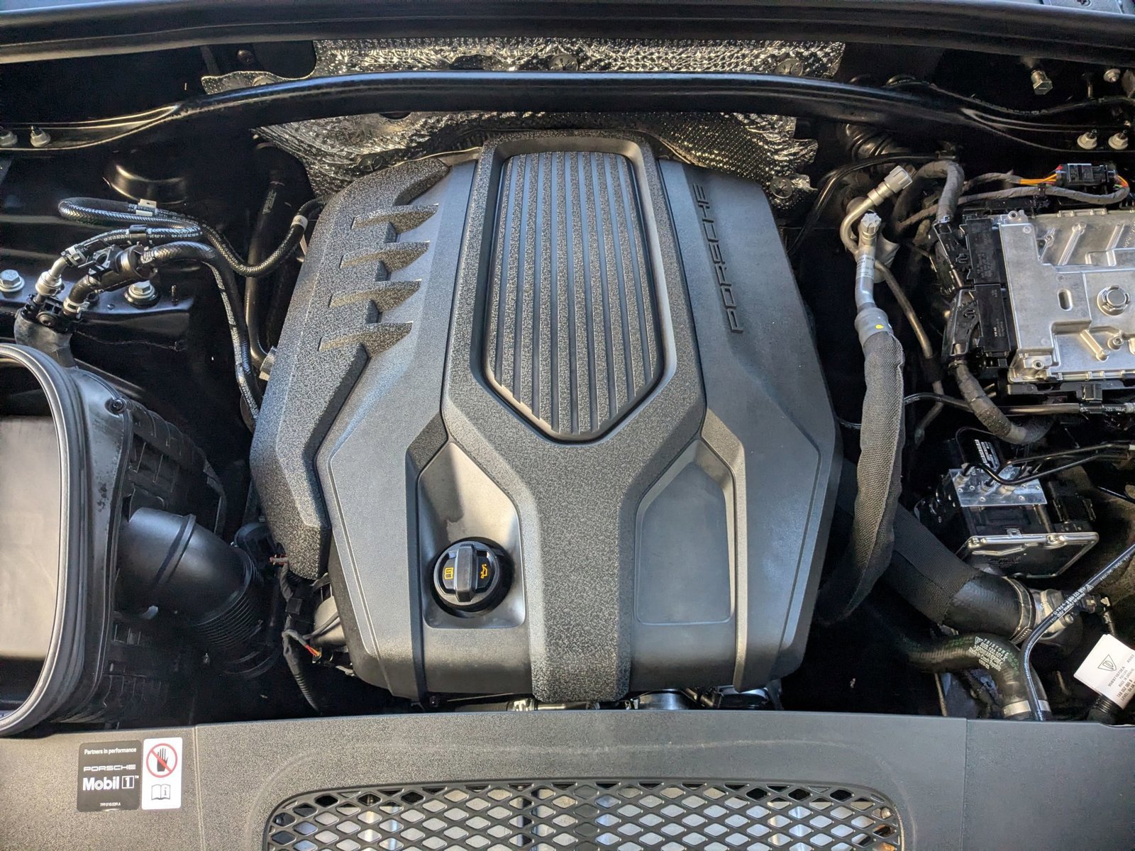 Used 2025 Porsche Macan image 29