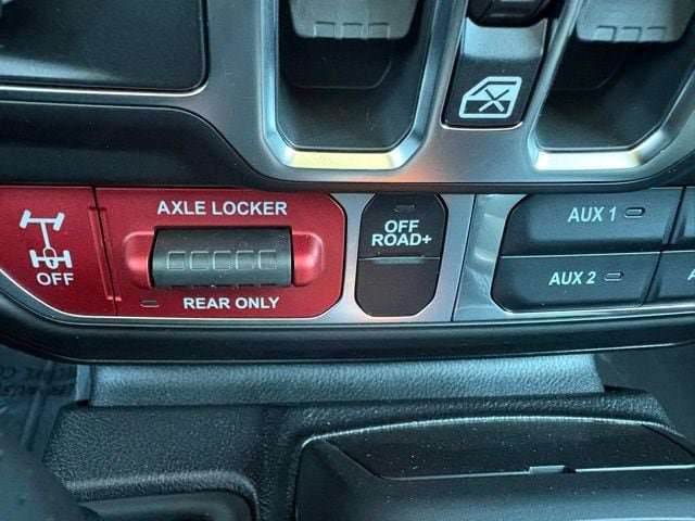 New 2026 Jeep Gladiator Mojave w/ Steel Bumper Group AWD/4WD image 21