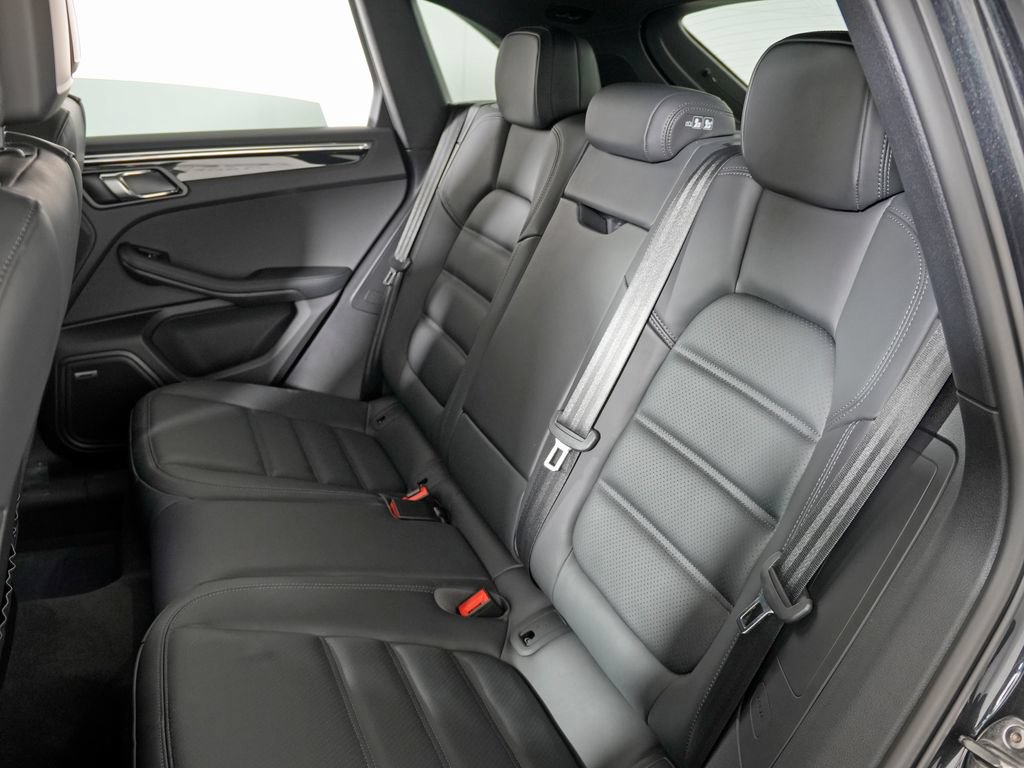 New 2026 Porsche Macan AWD/4WD image 33
