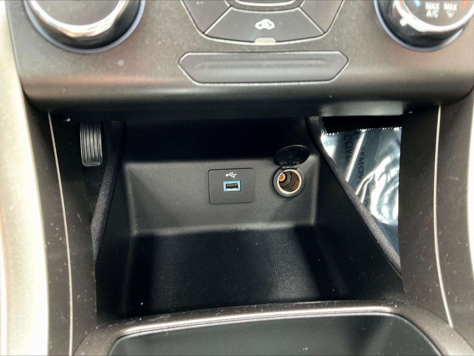 Used 2018 Ford Fusion SE FWD image 18