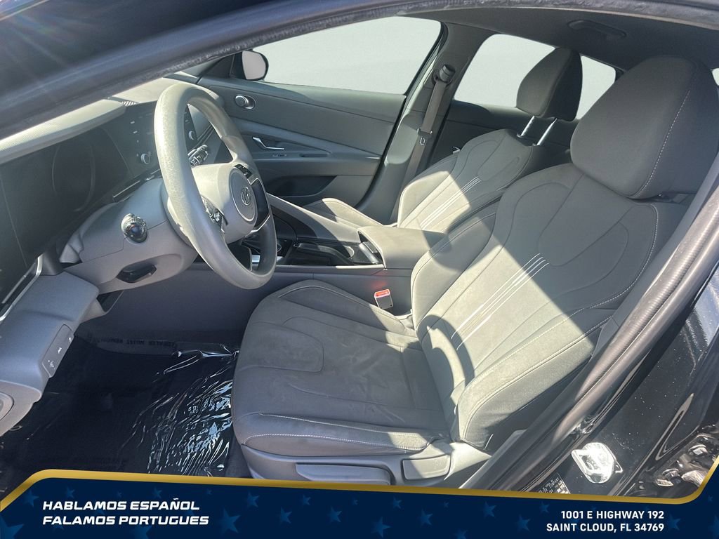 Used 2023 Hyundai Elantra SEL w/ Preferred Accessory Package FWD image 12