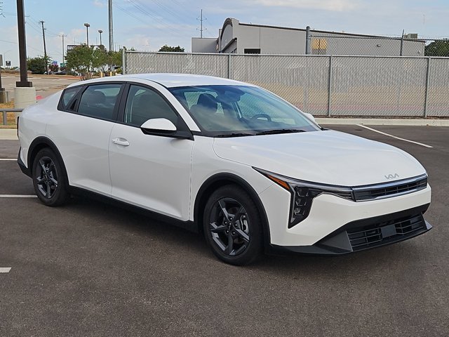 Used 2025 Kia K4 FWD image 3