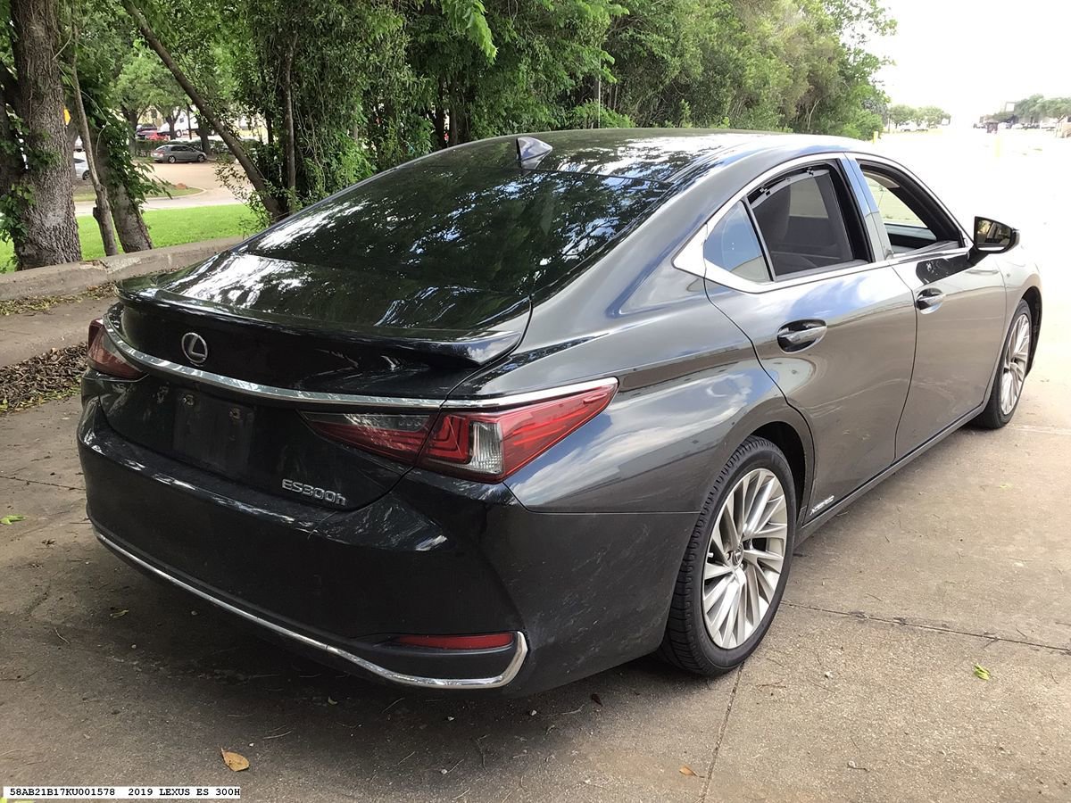 Used 2019 Lexus ES 300h Ultra Luxury w/ Accessory Package 2 image 5
