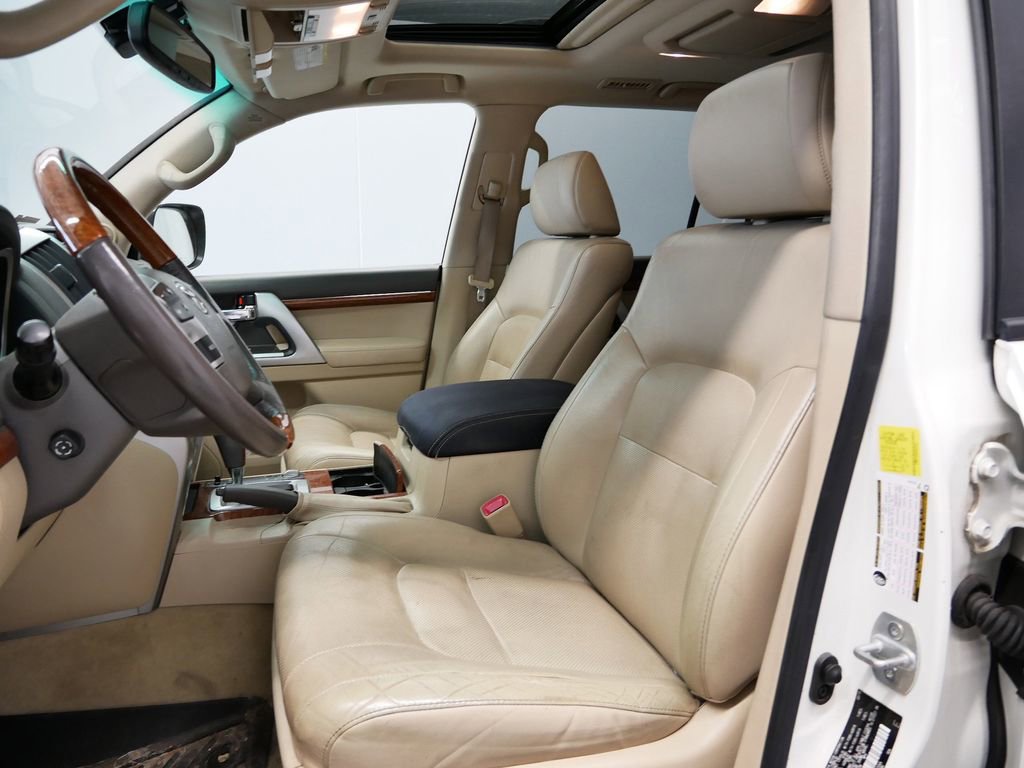 Used 2015 Toyota Land Cruiser image 21