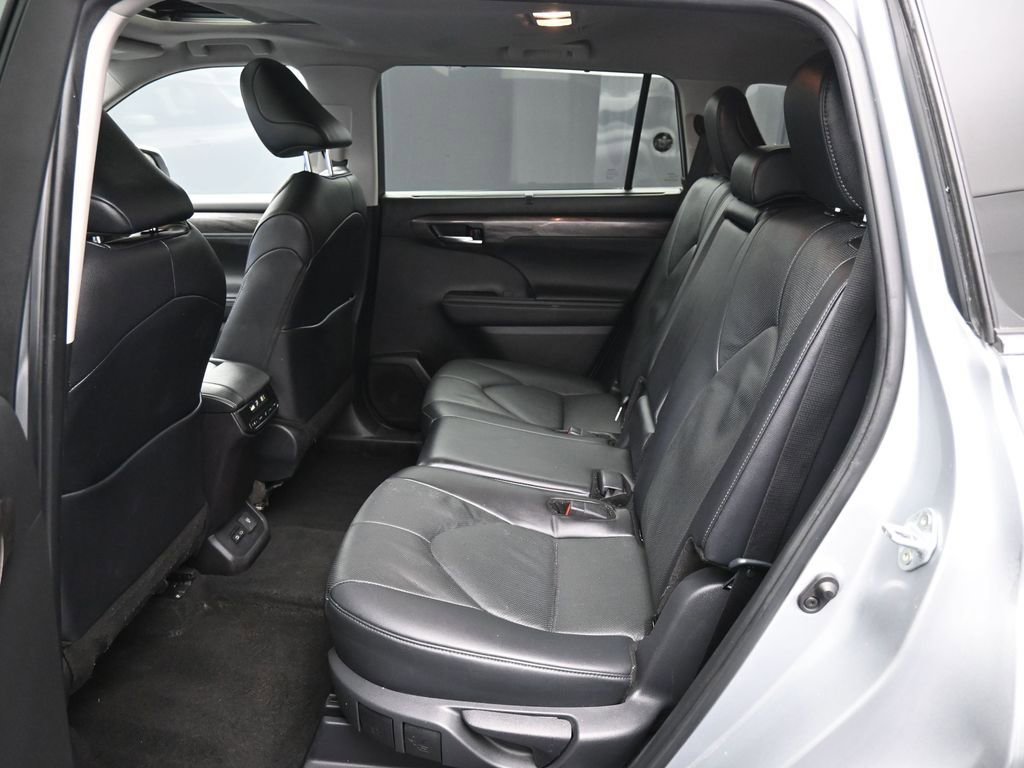 Certified 2024 Toyota Highlander Limited AWD/4WD image 22