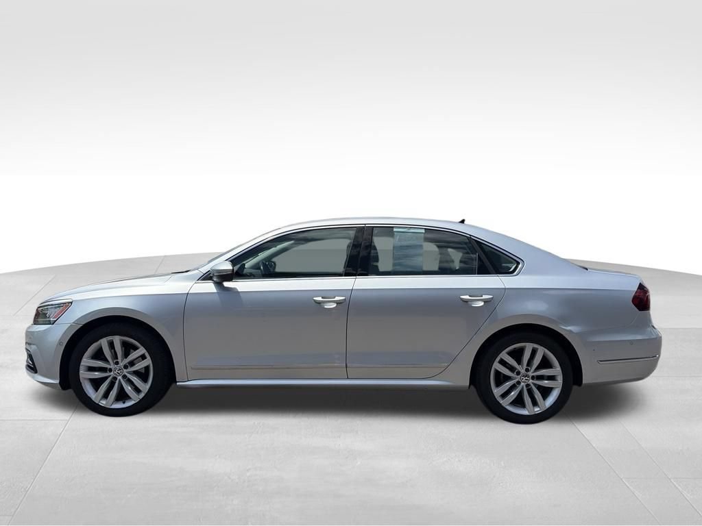 Used 2018 Volkswagen Passat 2.0T SEL Premium FWD image 10