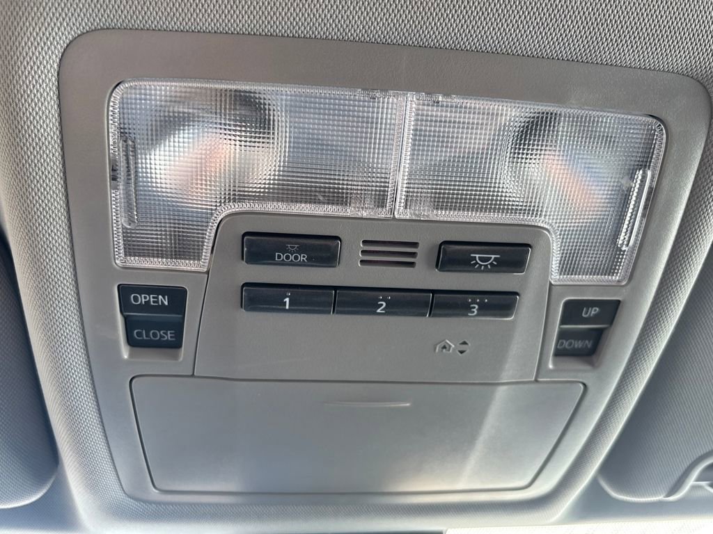 Used 2019 Toyota Highlander XLE image 17