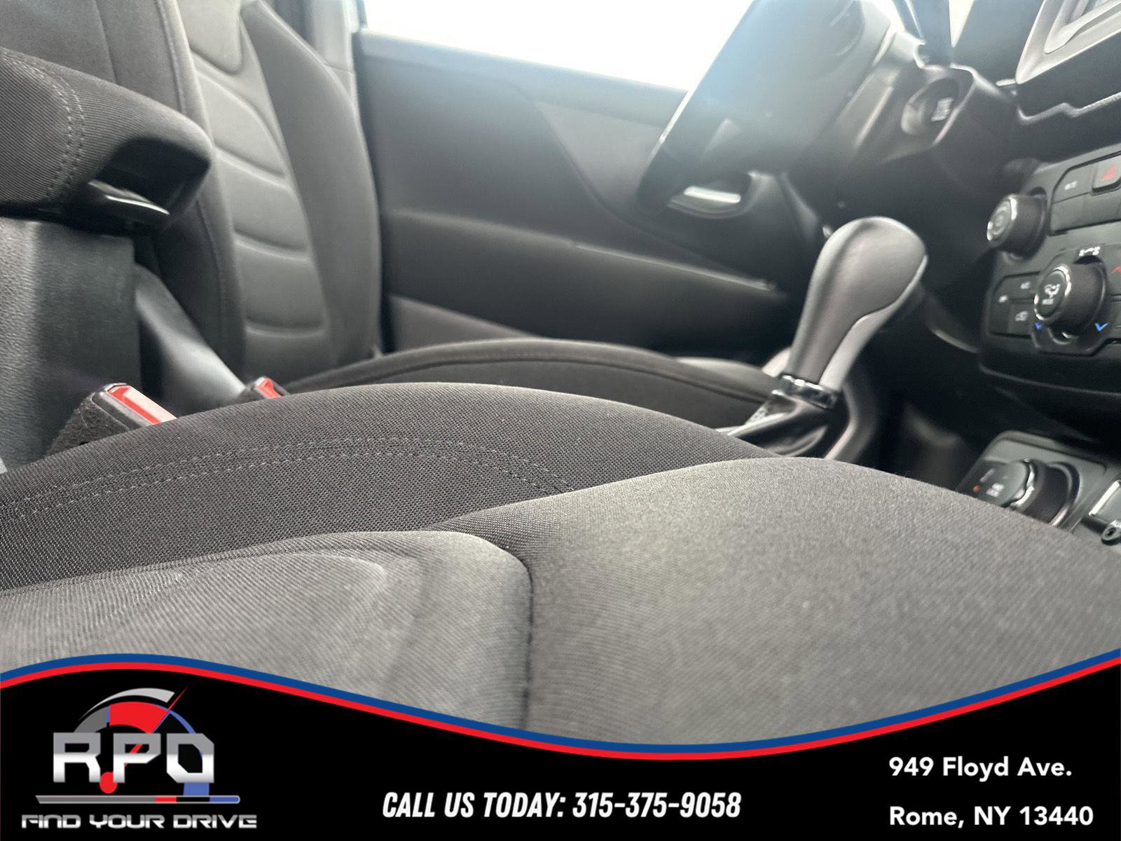 Used 2021 Jeep Renegade Latitude w/ Convenience Group image 23