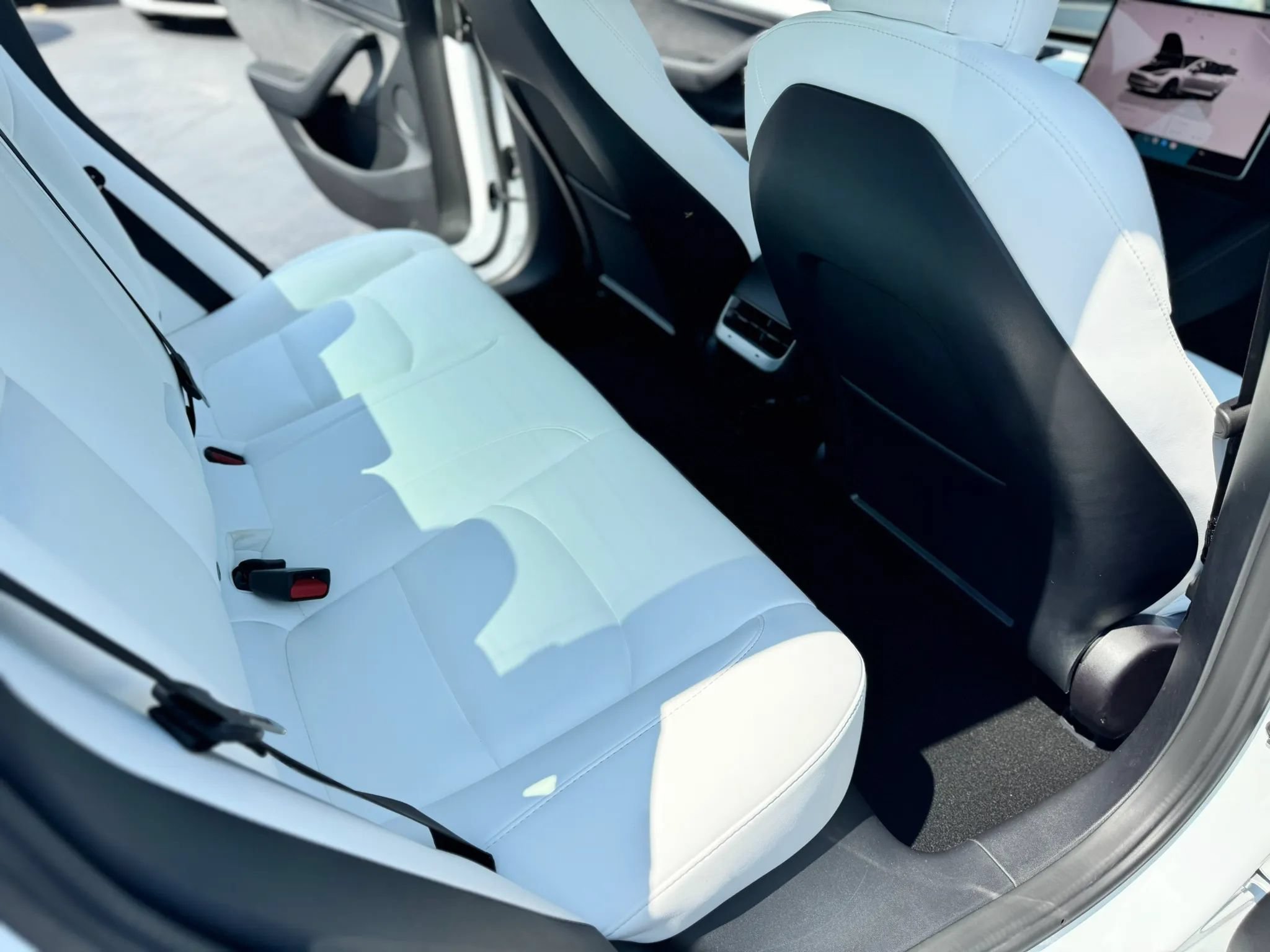 Used 2022 Tesla Model 3 Long Range AWD/4WD image 16