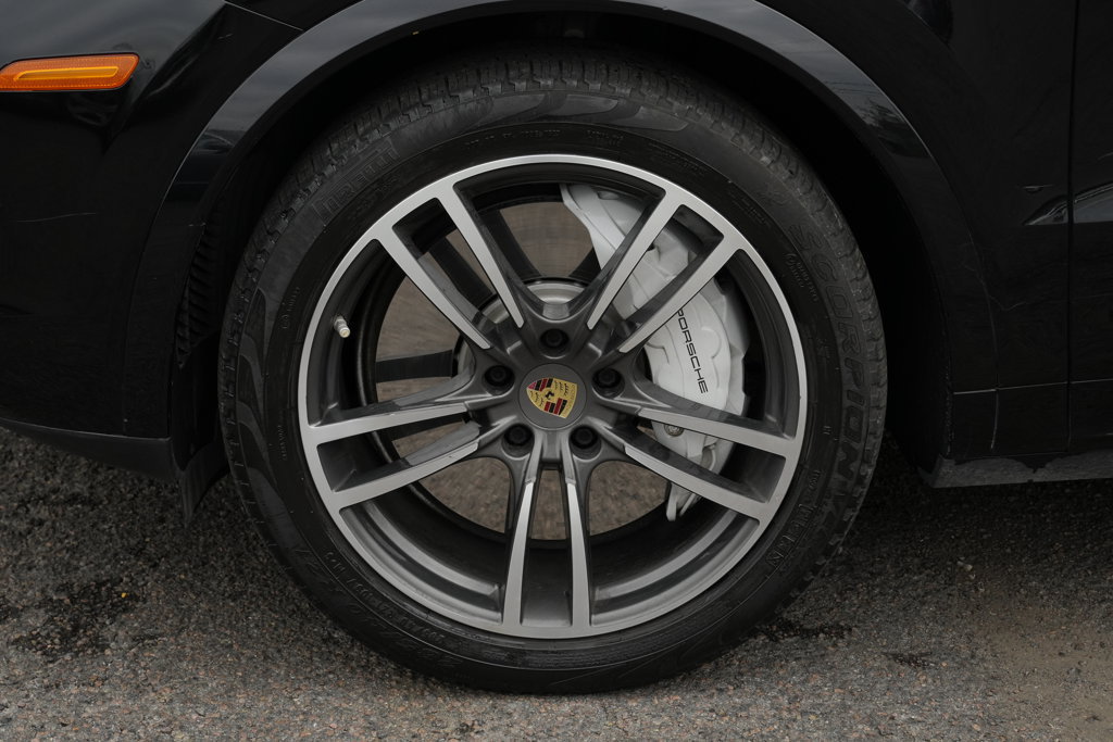 Used 2019 Porsche Cayenne Turbo AWD/4WD image 13