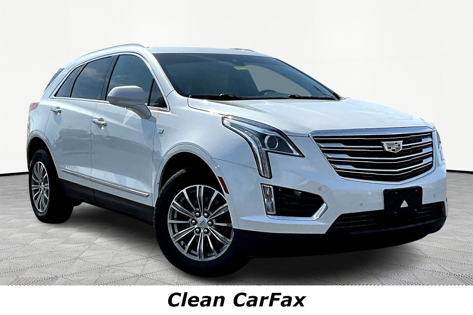 Used 2018 Cadillac XT5 Luxury w/ Driver Awareness Package image 3