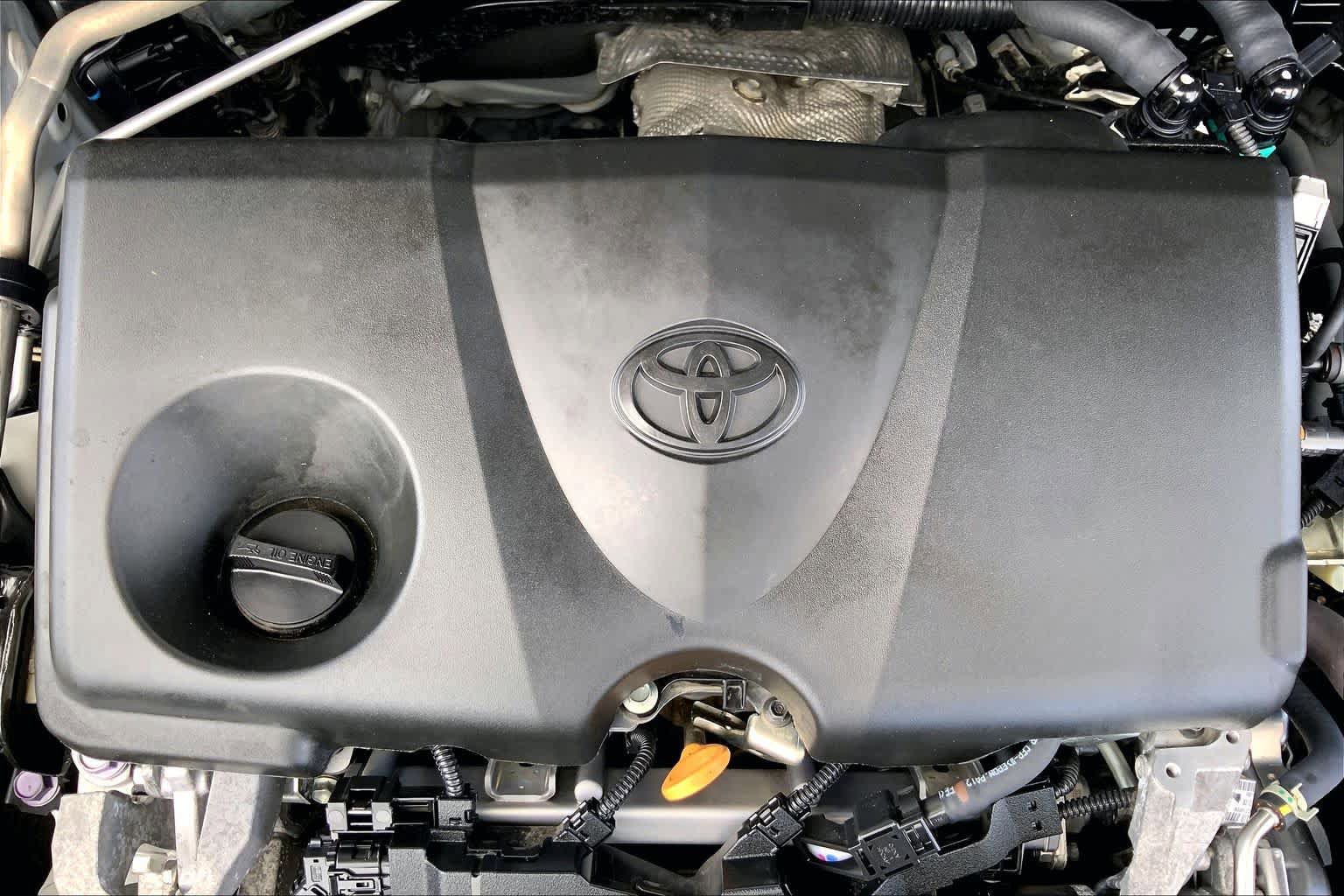 Used 2021 Toyota RAV4 LE FWD image 32