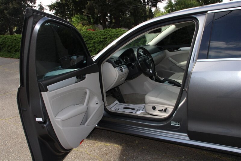 Used 2013 Volkswagen Passat 2.5 SE FWD image 5