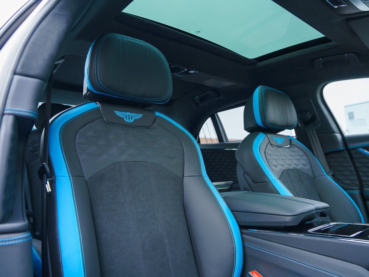 Used 2025 Bentley Flying Spur Plug-In Hybrid image 25