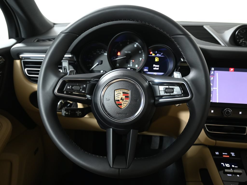Used 2026 Porsche Macan AWD/4WD image 18