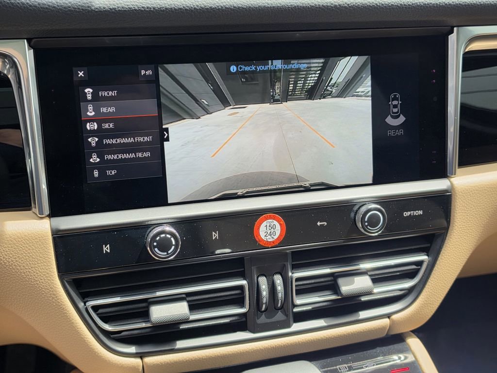 Certified 2025 Porsche Macan image 13