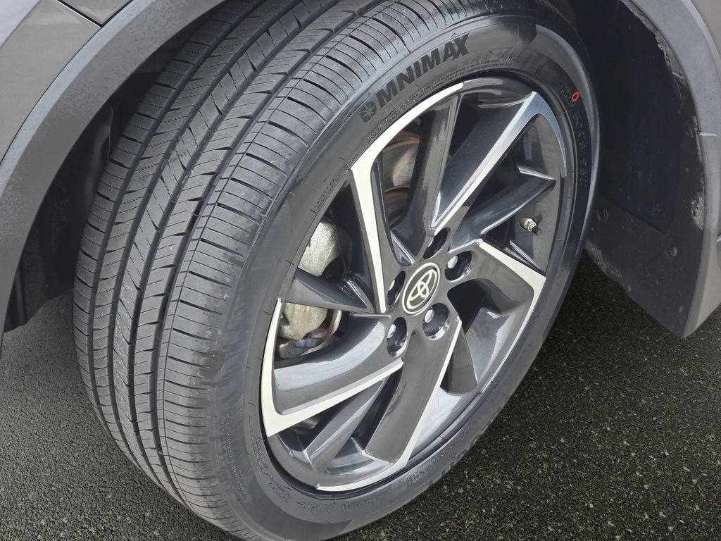 Used 2022 Toyota C-HR Limited FWD image 33