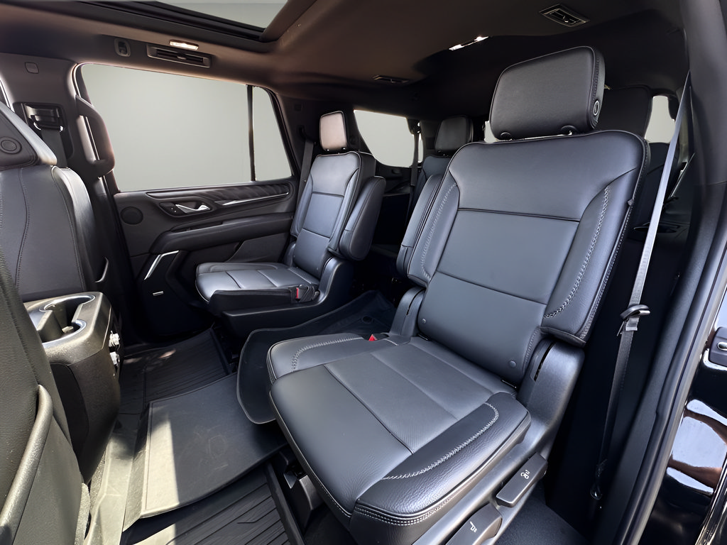 Used 2023 GMC Yukon Denali w/ LPO, Floor Liner Package AWD/4WD image 17