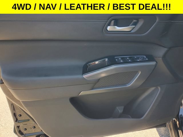 Used 2024 Nissan Pathfinder SL AWD/4WD image 10
