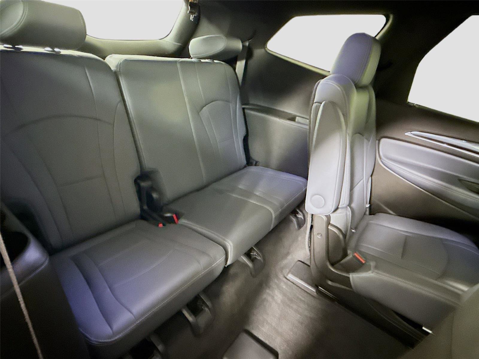 Used 2023 Buick Enclave Essence image 19