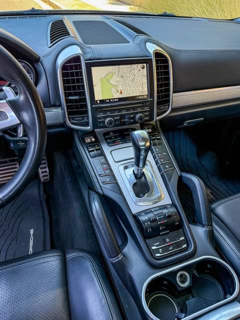Used 2011 Porsche Cayenne Turbo AWD/4WD image 8