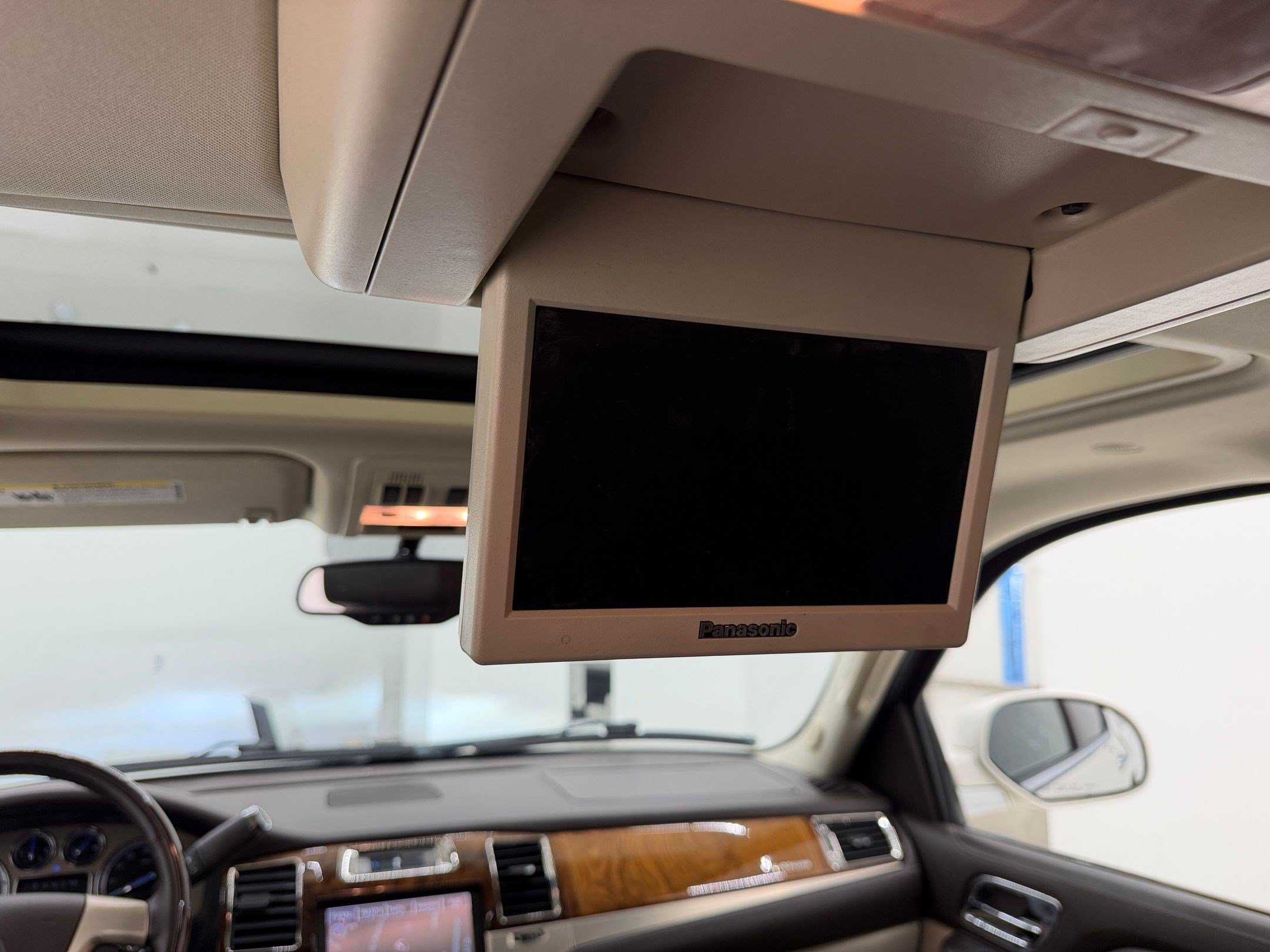 Used 2014 Cadillac Escalade Platinum AWD/4WD image 21