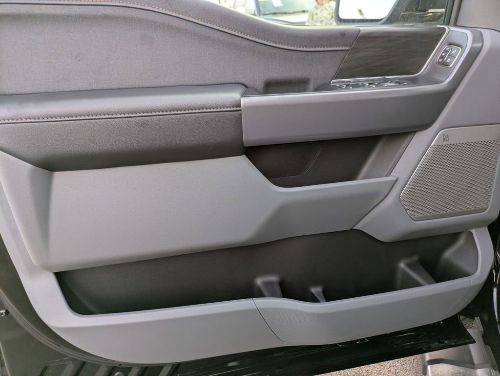 New 2025 Ford F150 Lariat w/ Equipment Group 501A Mid image 23