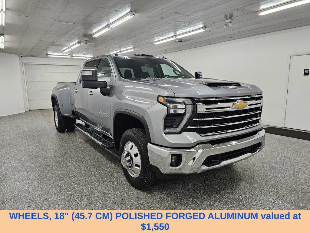 Used 2025 Chevrolet Silverado 3500 LTZ w/ LTZ Convenience Package AWD/4WD image 3