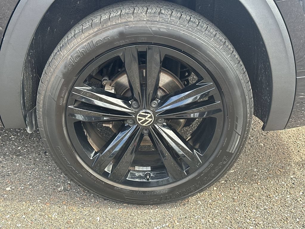 Used 2023 Volkswagen Atlas SEL R-Line AWD/4WD image 21