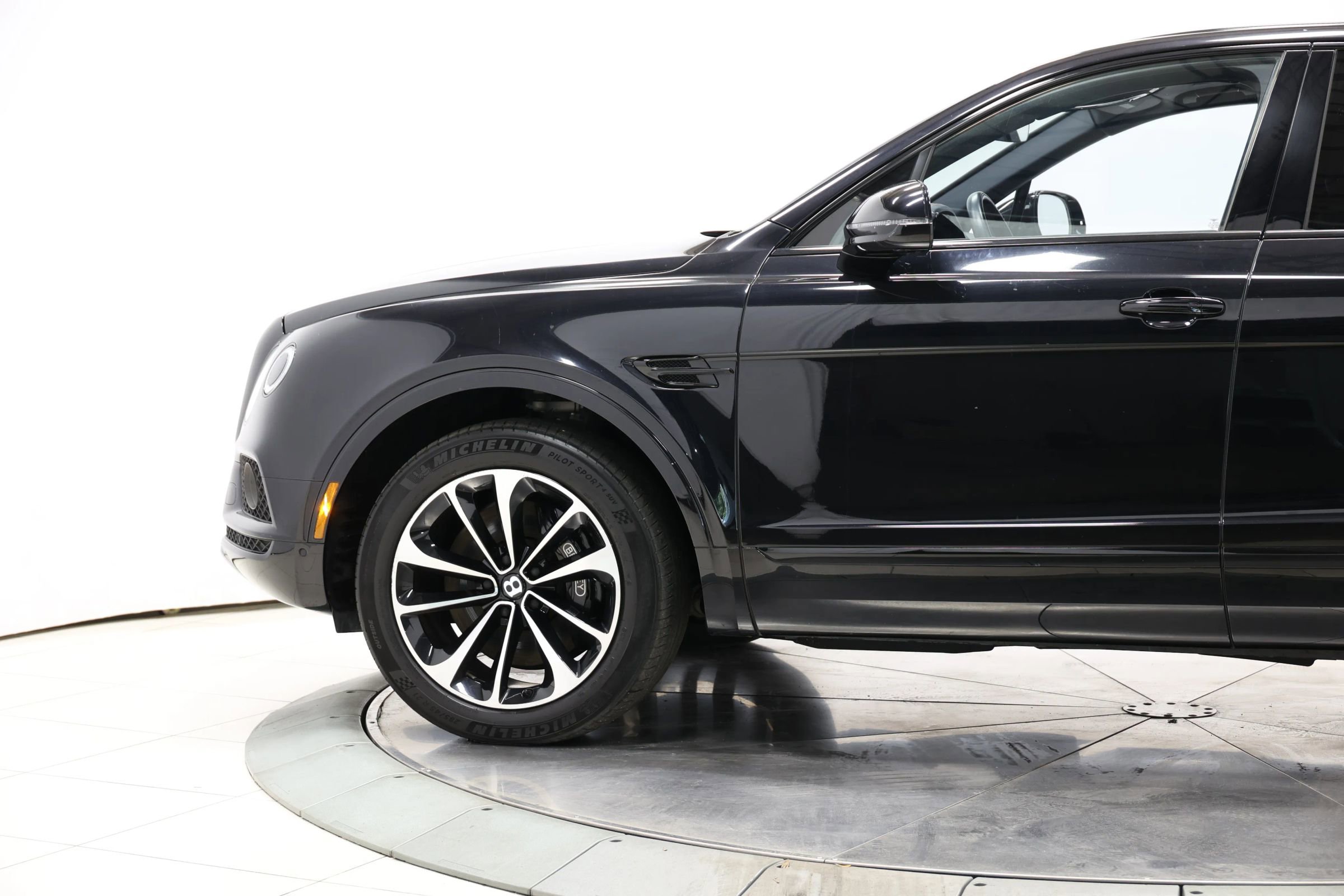 Used 2019 Bentley Bentayga AWD/4WD image 7