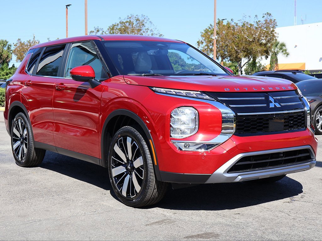 New 2025 Mitsubishi Outlander SE image 2