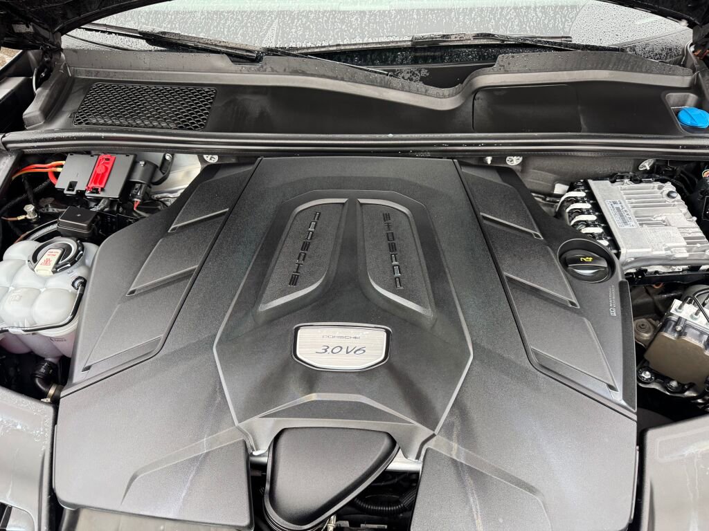 Used 2023 Porsche Cayenne Platinum Edition image 22