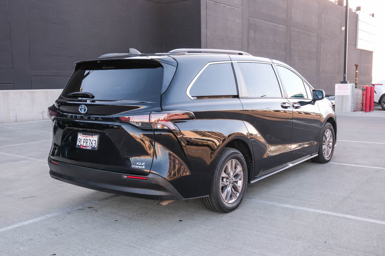 Certified 2024 Toyota Sienna XLE FWD image 4