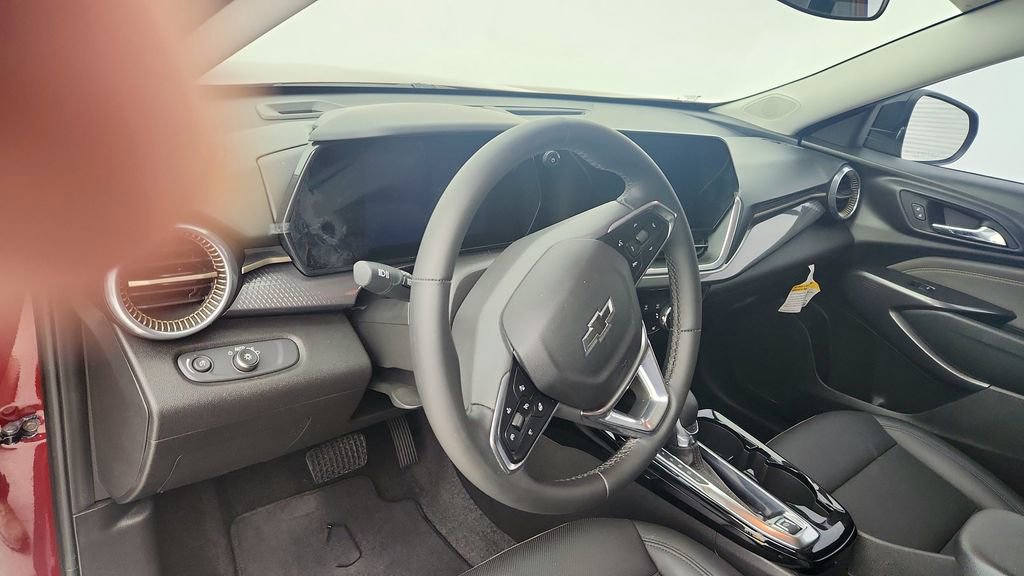 Used 2024 Chevrolet Trax ACTIV w/ Sunroof Package image 14